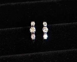 lot 12A image: 14K White Gold Diamond Earrings  1.0 CTW
