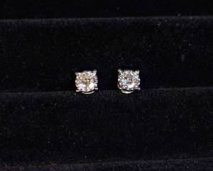 lot 4 image: 10K White Gold Natural Diamond Stud Earrings  1.0 CTW