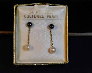 lot 144 image: 14K Gold Cultured Pearl Dangle Earrings  White & Blue Pearls