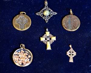 lot 131 image: Miscellaneous Necklace Pendants