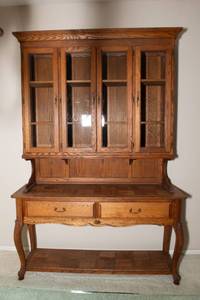 lot 2 image: Vintage Oak Hutch  Two-Piece