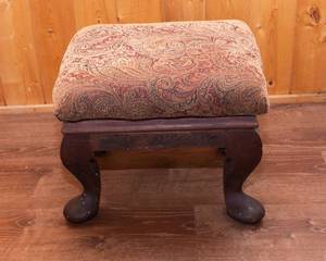 lot 251 image: Wooden Decorative Stool  17 x 15 x 14.5