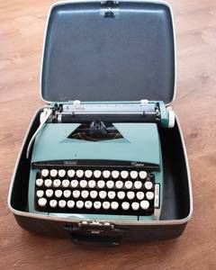 lot 229 image: Vintage Sears Citation Portable Typewriter  Teal Blue