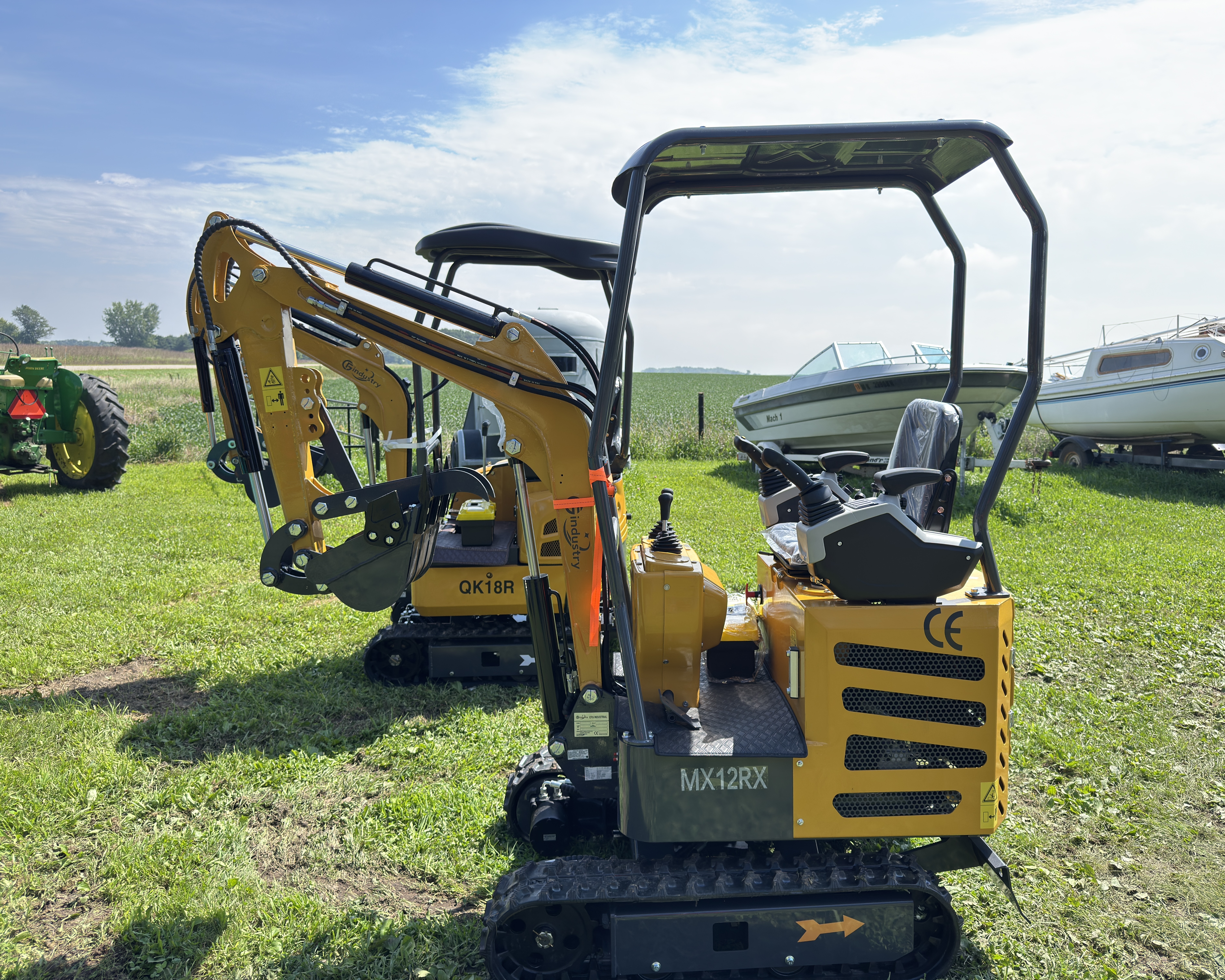 lot 1044 image: 2025 CFG Mini Excavator (MX12RX)
