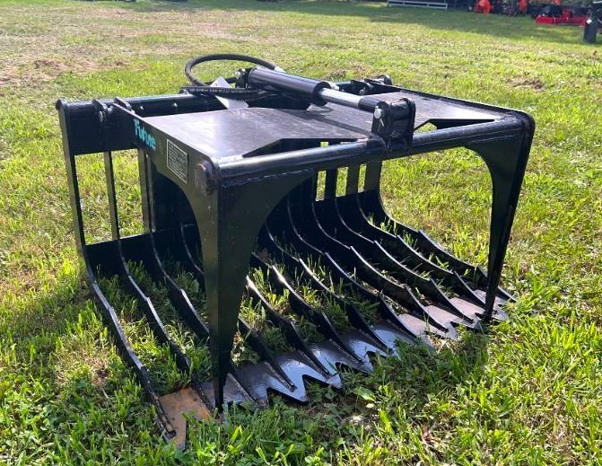 lot 5145 image: FUTURE Mini Skid Steer Grapple (FT-HWG44C)
