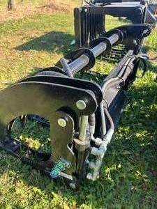 lot 5988 image: FUTURE Mini Skid Steer Grapple (MOLG6O)