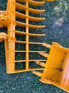 lot 6404 image: FUTURE 44 CAT 305 Dense-Teeth Rake
