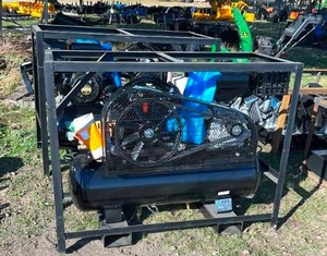 lot 3015 image: AGT Air Compressor, 40 Gallon, w Briggs & Stratton Engine (AC)