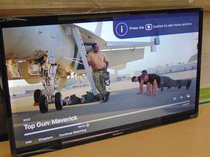 lot 31 image: Westinghouse 32 720P HD Smart Roku TV WR32HT2212