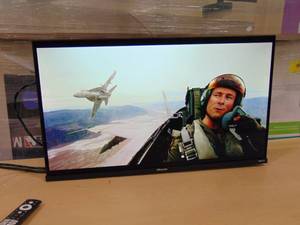 lot 40 image: 32 Inch Hisense A4 Series Full HD 1080P Smart Roku TV - 32A4NR