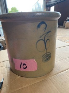 lot 10 image: RW 2 gal crock