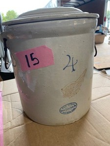 lot 15 image: RW 4 gal crock