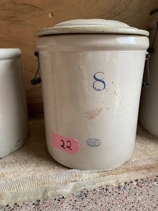 lot 22 image: RW 8 gal crock wcover