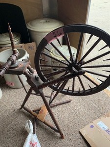 lot 26 image: Vintage spinning wheel
