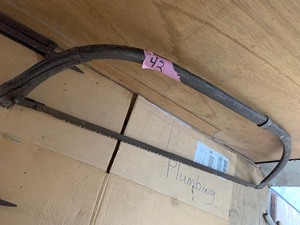 lot 42 image: 2 Vintage hand saws