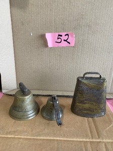 lot 52 image: Bell lot