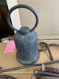 lot 53 image: Misc lot, horse items