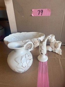 lot 79 image: Redwing  pottery lot