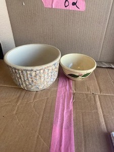 lot 82 image: Redwing  spongeware bowl, Pine city adv bowl