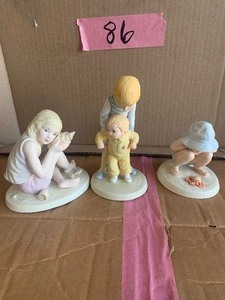 lot 86 image: Francis Hook figurines