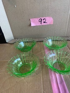 lot 92 image: Uranium glass 4 desert bowls
