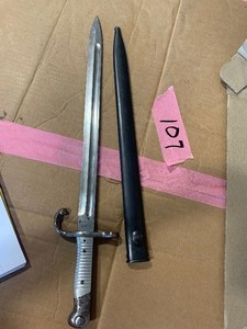lot 107 image: 1891 Bayonet with case