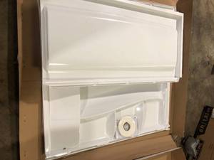 lot 33 image: Delta Classic 500 60 in. W x 61.25 in. H x 30 in. D 3-Piece Direct-to-Stud Alcove BathtubShower Surrounds in High Gloss White DamagedCustomer Returns See Pictures