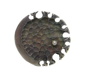 lot 15 image: Excellent Sterling Silver Round Brutalist Brooch wPearl