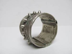 lot 22 image: Large Heavy Tribal Middle Eastern Cuff Bracelet