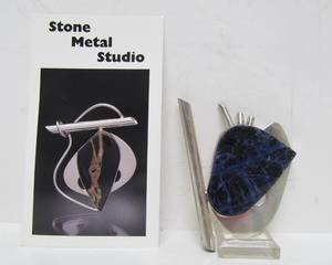 lot 29 image: Great Looking Sculptural Modernist Sterling Silver & Sodalite Brooch