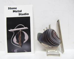 lot 30 image: Great Looking Sculptural Modernist Sterling Silver & Botswana Agate Brooch