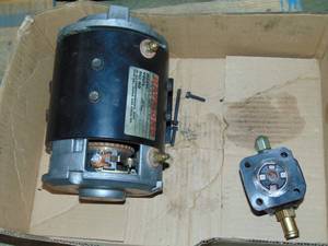 lot 6 image: RAYMOND POWER STEERING MOTOR 570-273500 AJ7-4001A 3648V 1.0KW