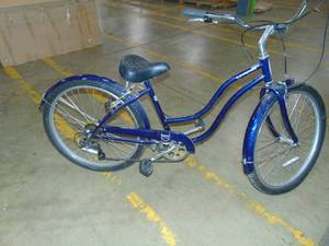 lot 14 image: Schwinn  Mikko 7 Step-Thru