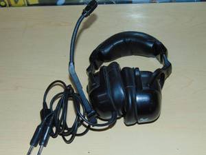 lot 29 image: FlightCom Eclipse Aviation Headset