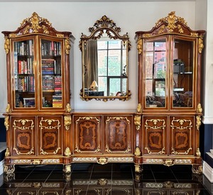 lot 6 image: Large Ornate Italian Style Display Cabinet and Mirror Set with Gold Accents