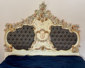 lot 18 image: Ornate Asnaghi Vintage Upholstered Headboard with Gilt Floral Carvings