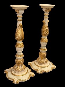 lot 25 image: Pair of 37 Italian Asnaghi Carved Pedestal Stands with Gold Accents