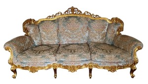 lot 38 image: Vintage Rococo Style Sofa with Gold Gilt Wood and Tapestry Upholstery