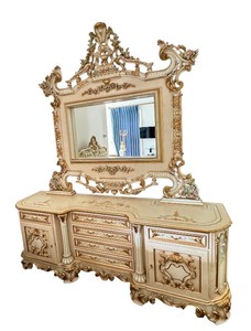 lot 39 image: Ornate Asnaghi Italian Style Dresser with Mirror and Floral Detailing
