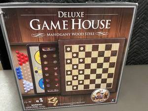 lot 4 image: Deluxe Game House Mahogany Wood Style Board Game Set