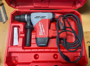 lot 52 image: Milwaukee 1-916 in. SDS-Max Rotary Hammer With Hard Case BRAND NEW 5517-21 MSRP $449