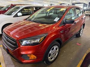 lot 1 image: 2019 Ford Escape S FWD
