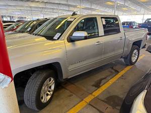 lot 8 image: 2017 Chevrolet Silverado 1500 LT Crew Cab 4x4