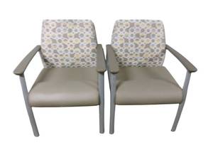 lot 17 image: 2 Chairs