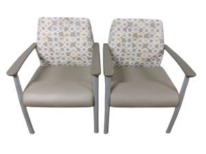 lot 18 image: 2 Chairs