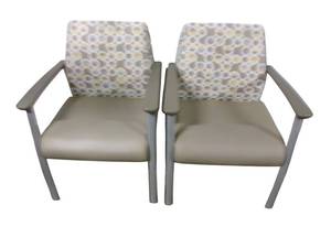 lot 19 image: 2 Chairs