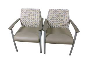 lot 20 image: 2 Chairs