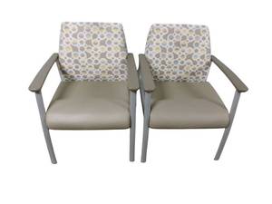 lot 28 image: 2 Chairs
