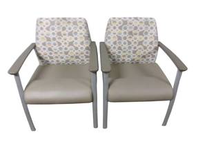 lot 29 image: 2 Chairs