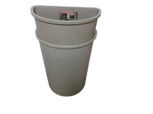 lot 101 image: 2 Wastebaskets
